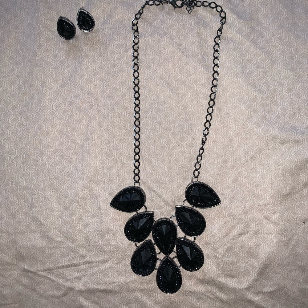 Beautiful Earring & Necklace Set
